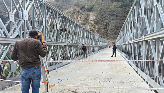 रुद्रप्रयाग: कुंड में 70 मीटर लंबा बैली ब्रिज बनकर हुआ तैयार, ट्रायल भी रहा सफल