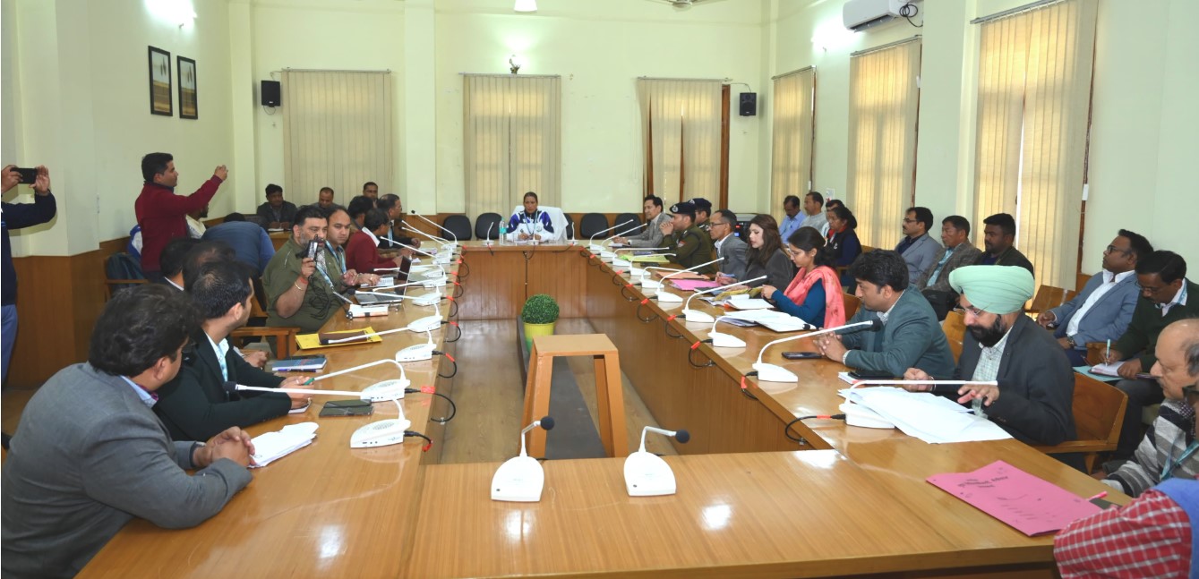 मुख्यमंत्री ने टिहरी गढवाल की महिला लाभार्थियों से किया संवाद