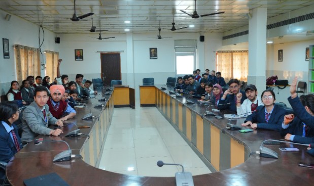 एसजीआरआरयू में राष्ट्रीय शिक्षा नीति पर क्विज प्रतियोगिता