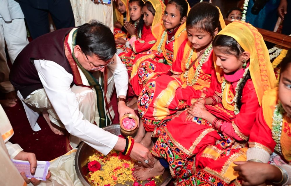 सीएम धामी ने श्री पीठम स्थापना महोत्सव में 1100 कन्याओं का पूजन व माँ राजेश्वरी का किया अभिषेक